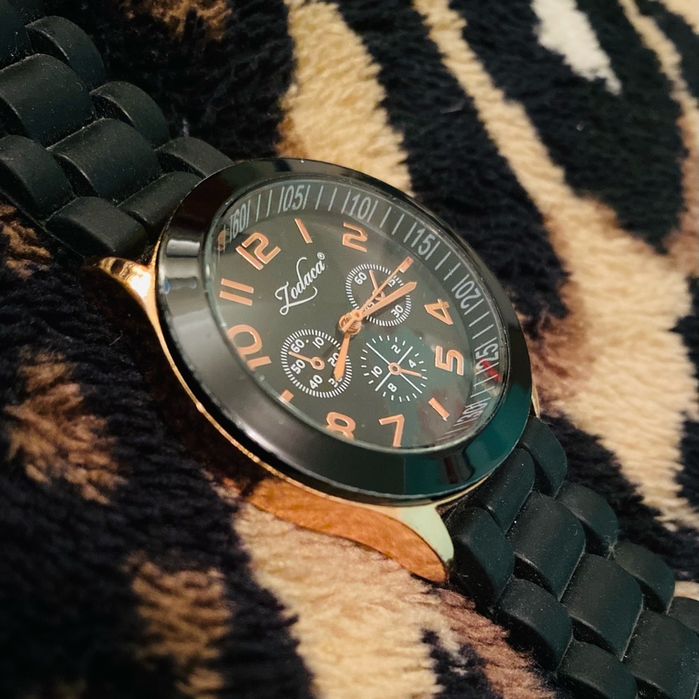 Women’s black and rose gold watch!